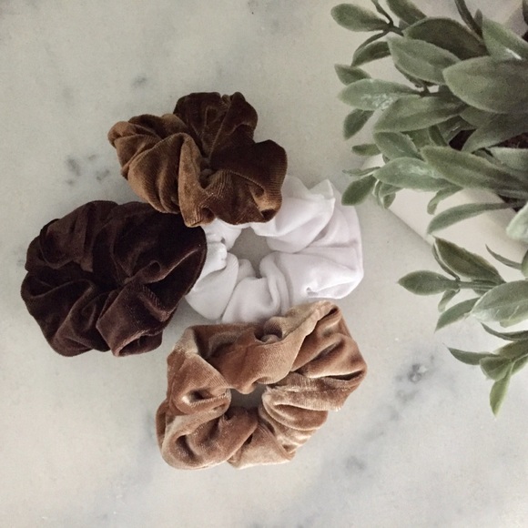 Accessories - Velvet Scrunchie Set✨